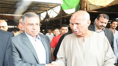 وزير التموين والتجارة الداخلية في جولة تفقدية بسوق العبور