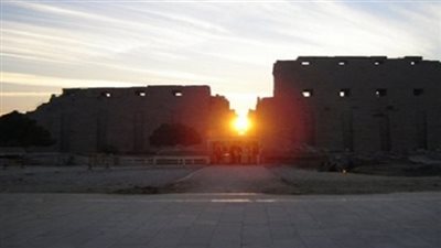 الضباب يحجب تعامد الشمس على معبد دندرة