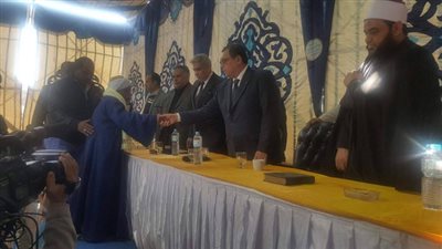 بالصور.. محافظ الفيوم ومدير الأمن وسلطان شاركوا فى إنهاء خصومة ثأرية بين عائلتين بالفيوم