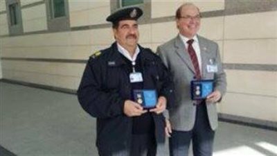 الوفد الروسي يكرم مسئولين بمطار القاهرة