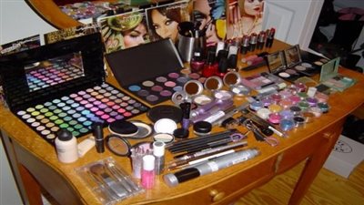 جمارك الإسكندرية تحبط تهريب مستحضرات تجميل بـ150 ألف جنيه