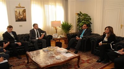 السفير البريطاني ومسئول مكتب استشاري عالمي يؤكدان اهتمامهما بالمشاركة فى المشروعات بمصر