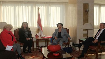 وزيرة التضامن تستقبل السفير الفرنسى