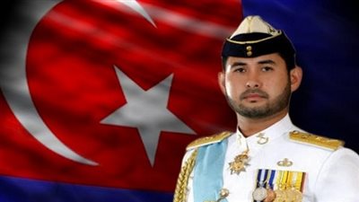 ولى عهد ماليزيا يصل مطار القاهرة لبحث دعم العلاقات الثنائية