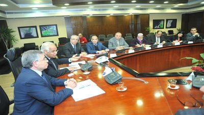 وزيرا النقل والتموين يبحثان نقل السلع التموينية 