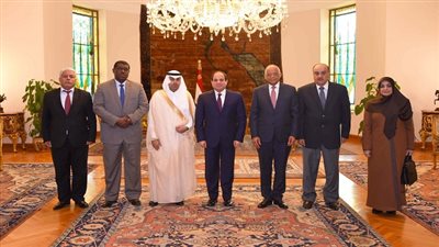 السيسي يستقبل رئيس البرلمان العربى ووفد من هيئة مكتب البرلمان