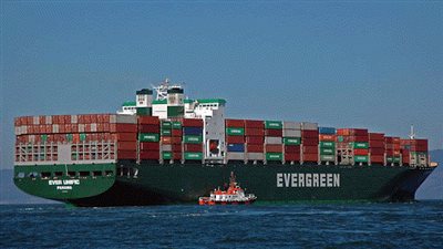 استقرار حركة الملاحة بقناة السويس رغم موجة الطقس السيئ