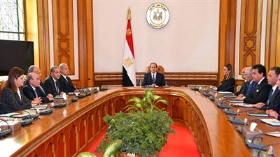 السيسي يجتمع مع الوزراء والمحافظين ونواب الوزراء الجُدد