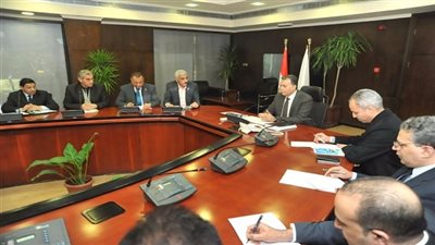 وزير النقل يبدي استياؤه من مستوى مشروعات هيئة السكك الحديدية