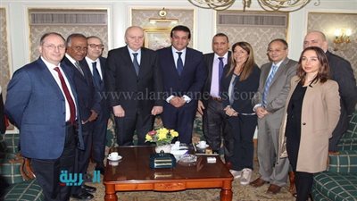 بالصور.. وزير التعليم العالى يستقبل وفد إيطالى رفيع المستوى
