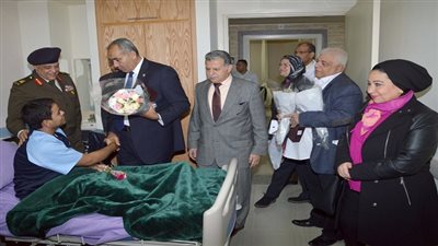 وفد برلمانى يزور مصابى العمليات الإرهابية بالمجمع الطبى بالمعادى