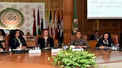 والي.. على الرغم من تولي وزيرات لانستطيع قول ان صورة المرأة وردية