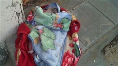 العثور على رضيعة أمام منزل أحد الأهالى بمنطقة التبين
