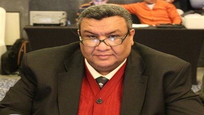 مصطفى سالم: بدء العمل في مشروعات رصف وتطوير منظومة النظافة بطهطا