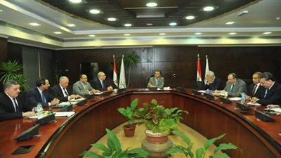 وزير النقل يلتقي قيادات النقل البحري ورؤساء الموانئ