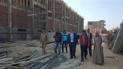 بالصور.. خالد أبو زهاد يتابع أعمال الإنشاءات بمحطة كهرباء وبنك مصر ووحدة مرور جهينة 