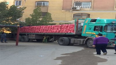 ضبط 110 طن مواد غذائية مجهولة المصدر بالبساتين