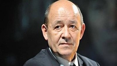 وزير الدفاع الفرنسي يغادر مطار القاهرة عقب لقاء السيسي