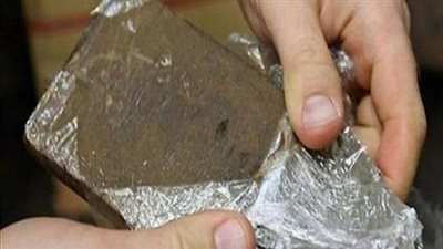 ضبط قطعة حشيش بحوزة راكبة بمطار القاهرة