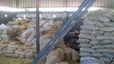 ضبط 120 طن أرز شعير بمخزن بدمياط بحجبها تاجر عن التداول بالأسواق