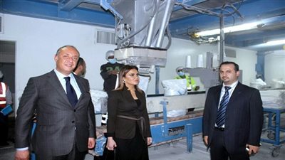 سحر نصر تختتم زيارتها إلى دبى بتفقد مصنع 