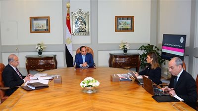 السيسي: أهمية الالتزام بالمواعيد الزمنية المقررة لتنفيذ المشروعات التنموية المختلفة