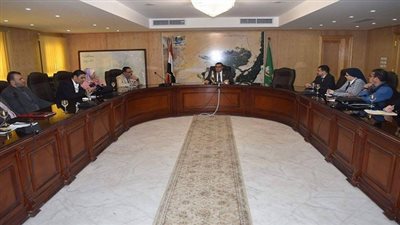 بالصور.. محافظ الفيوم يستقبل لجنة الصحة وتتفقد مستشفيات المحافظة