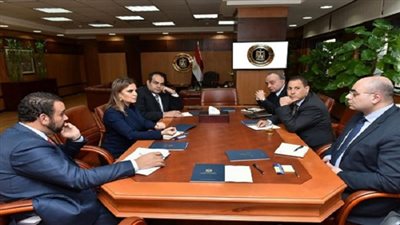 وزيرة الاستثمار والتعاون الدولى تبحث مع رئيسى هيئة الرقابة المالية والبورصة الإسراع فى إصدار مشروعات قوانين