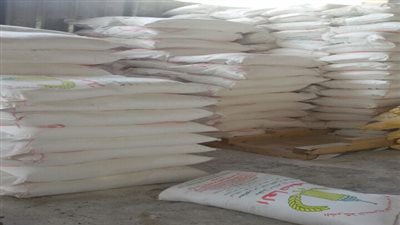 ضبط 50 طن دقيق فاخر مجهول المصدر بمخزن بالحدائق