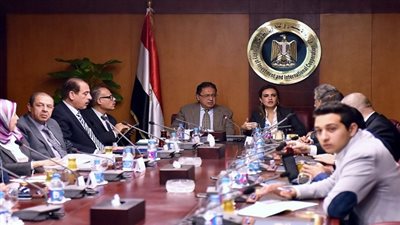 سحر نصر تبحث مع وزير الصحة توفير الدعم لتطوير ٢٠ وحدة رعاية صحية اساسية