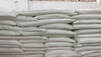 ضبط 60 طن سكر بمخزن بدون ترخيص بشبرا