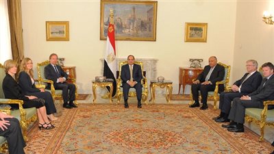 السيسي.. تطلع مصر لزيادة حجم الاستثمارات البريطانية في مصر