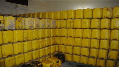 ضبط 344 كيلو زيت مجهول المصدر بحلوان