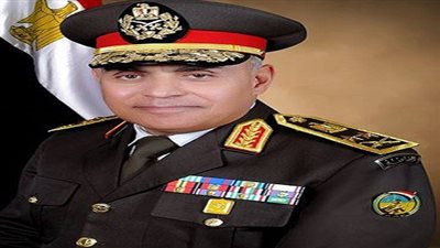 بمناسبة تحرير طابا .. وزير الدفاع ينيب قادة الجيوش الميدانية بوضع إكليل الزهور على النصب التذكارى للجندى المجهول