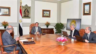 السيسي يجتمع مع رئيس مجلس الوزراء ووزير التجارة والصناعة