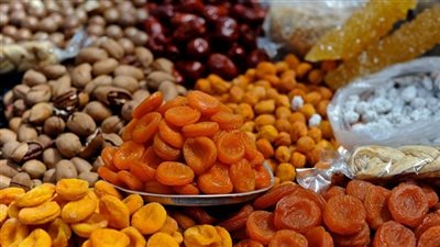 قبل طرحه بالاسواق الايام المقبلة ضبط 66 طن ياميش رمضان فاسد بمصنع غير مرخص بأكتوبر