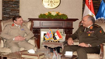 الفريق محمود حجازى يلتقى نائب رئيس هيئة أركان الدفاع البريطانى 