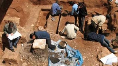 الآثار: ضبط 7 أشخاص بتهمة التنقيب أسفل مقصورة رمسيس الثاني