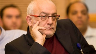 محلل عبري: دول عربية تضغط على ترامب من أجل حل الدولتين