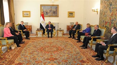 السيسي يستقبل وفداً من أعضاء مجلس النواب الأمريكى