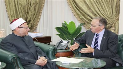 السفير الأسترالي يقدِّم تعازي الحكومة لمفتي الجمهورية