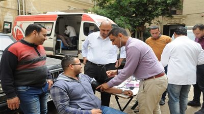 العاملون بوزارة الإسكان يتبرعون بالدم لمصابي العمليات الإرهابية