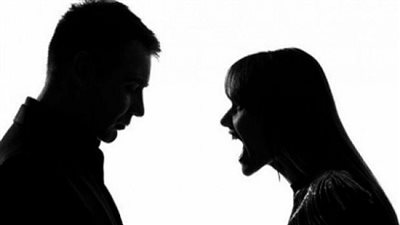 لبناني يستعين بشخصين لابتزار زوجته السعودية بحزام ناسف