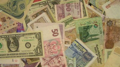 استقرار أسعار العملات العربية.. والريـال السعودي يسجل 483 قرشا