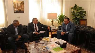 خلال لقاء نقيب الصحفيين.. وزير الإسكان يوافق على توفير أرض لمستشفى الصحفيين 