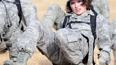 إلزام الرجال والنساء بالانضمام إلى الجيش الأمريكي حال نشوب حرب