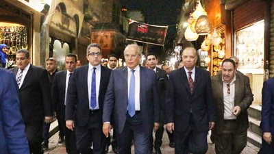 جولة ميدانية لوزيري الاثار والتنمية المحلية ومحافظ القاهرة بشارع المعز