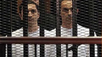 تأجيل محاكمة علاء وجمال مبارك في 