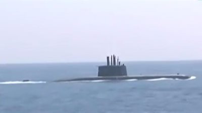 بث مباشر.. لحظة وصول الغواصة 41 إلى ميناء رأس التين