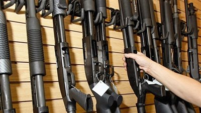 حبس مسجل خطر ونجله بتهمة الاتجار في الأسلحة بالبدرشين